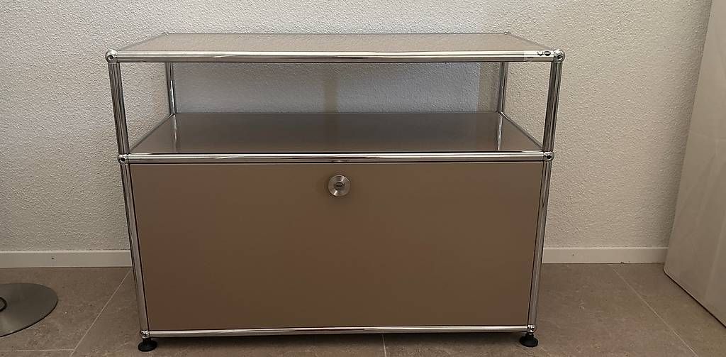 USM Cassettiere: Neuwertig USM Haller Beistelltisch Sidetable beige – Usato da Zürich venduto da car_9sdb