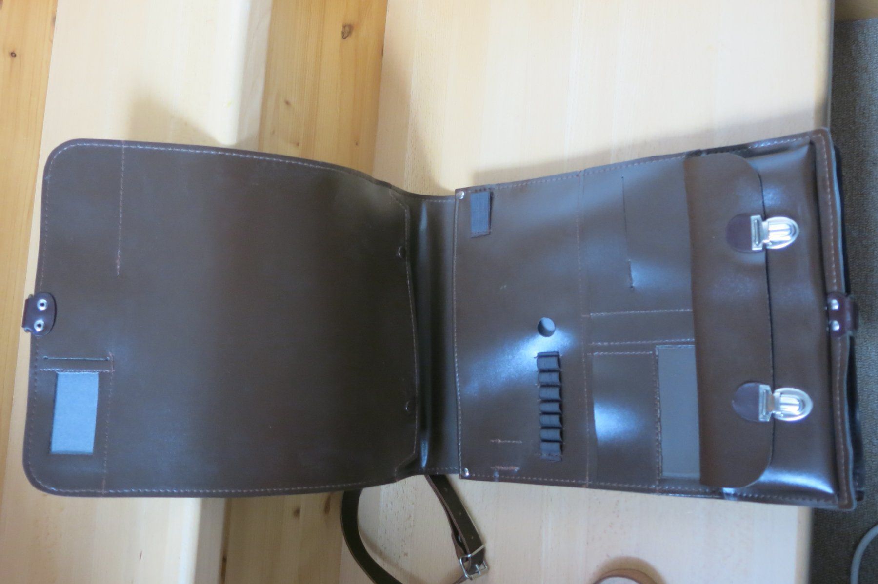 Valigie & Borse: Ledertasche zum Umhängen – Nuovo (secondo la descrizione) da Sissach venduto da kaupa 2
