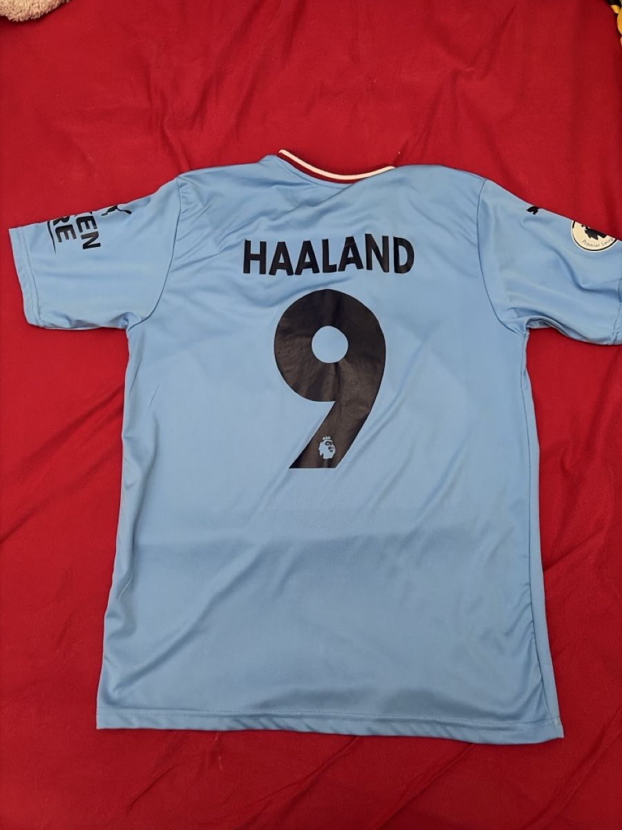 Leibchen & Hosen: Fussballtrikot  – Gebraucht aus Gommiswald von aar_zr2b 1