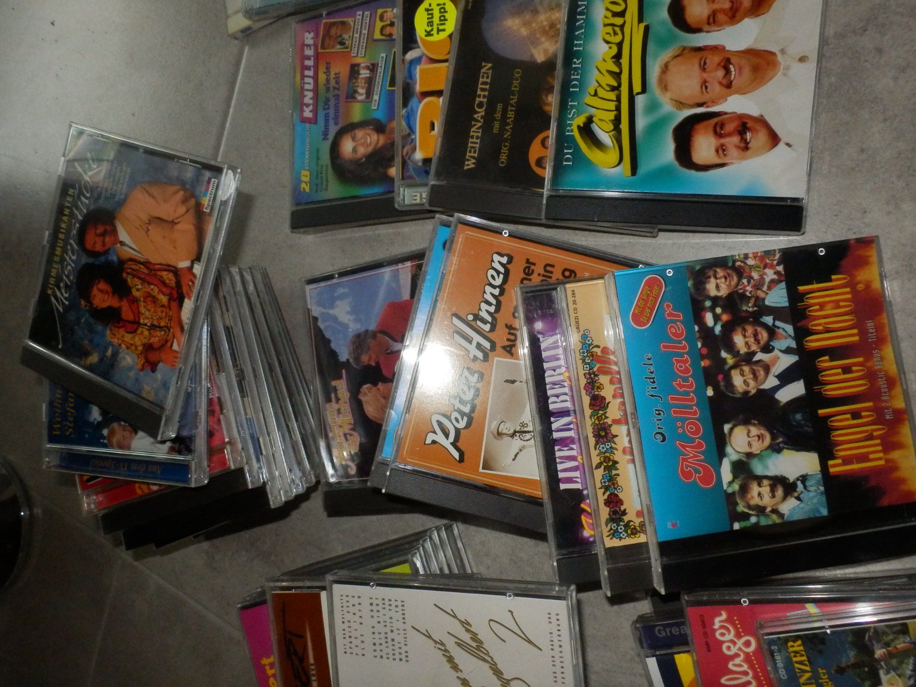 CD: Lot de 45 CD de variété folklorique et divers groupes – Usato da Apples venduto da Photec18 1