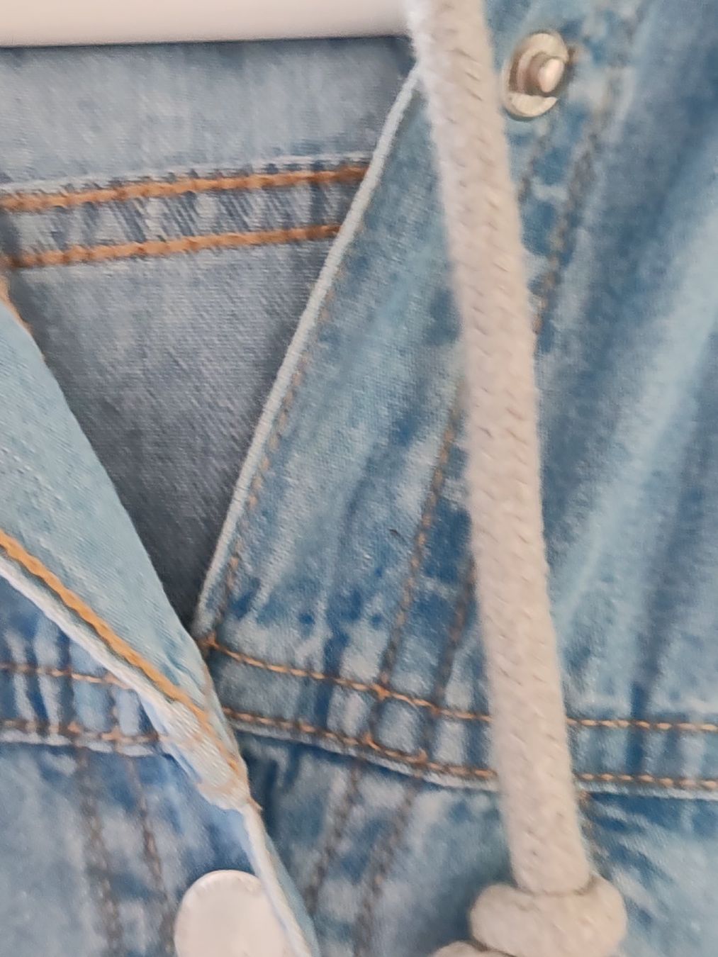 H&M Giacche: Jeansjacke mit Kapuze – Usato da Egnach venduto da bgdo26 3