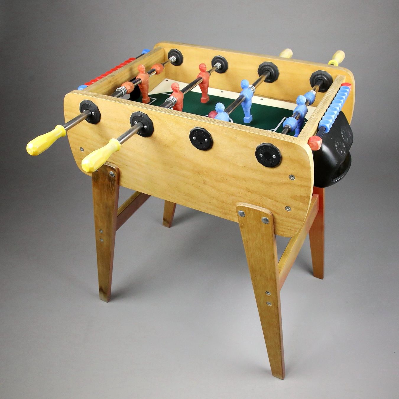 Giochi: Tischfussball / Töggelikasten – Usato da Vinelz venduto da Legne56