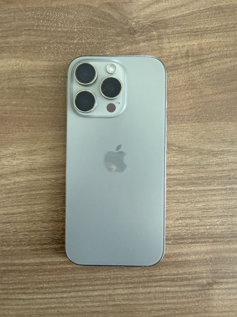 Apple Telefoni cellulari / Smartphones: iPhone 16 Pro 256GB – Usato da Küsnacht ZH venduto da SusannIsrael