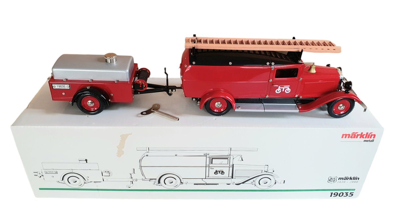 Modellautos: grosses, schweres Feuerwehrauto mit Anhänger – Gebraucht aus Rickenbach b. Wil von klassikmarkt.ch