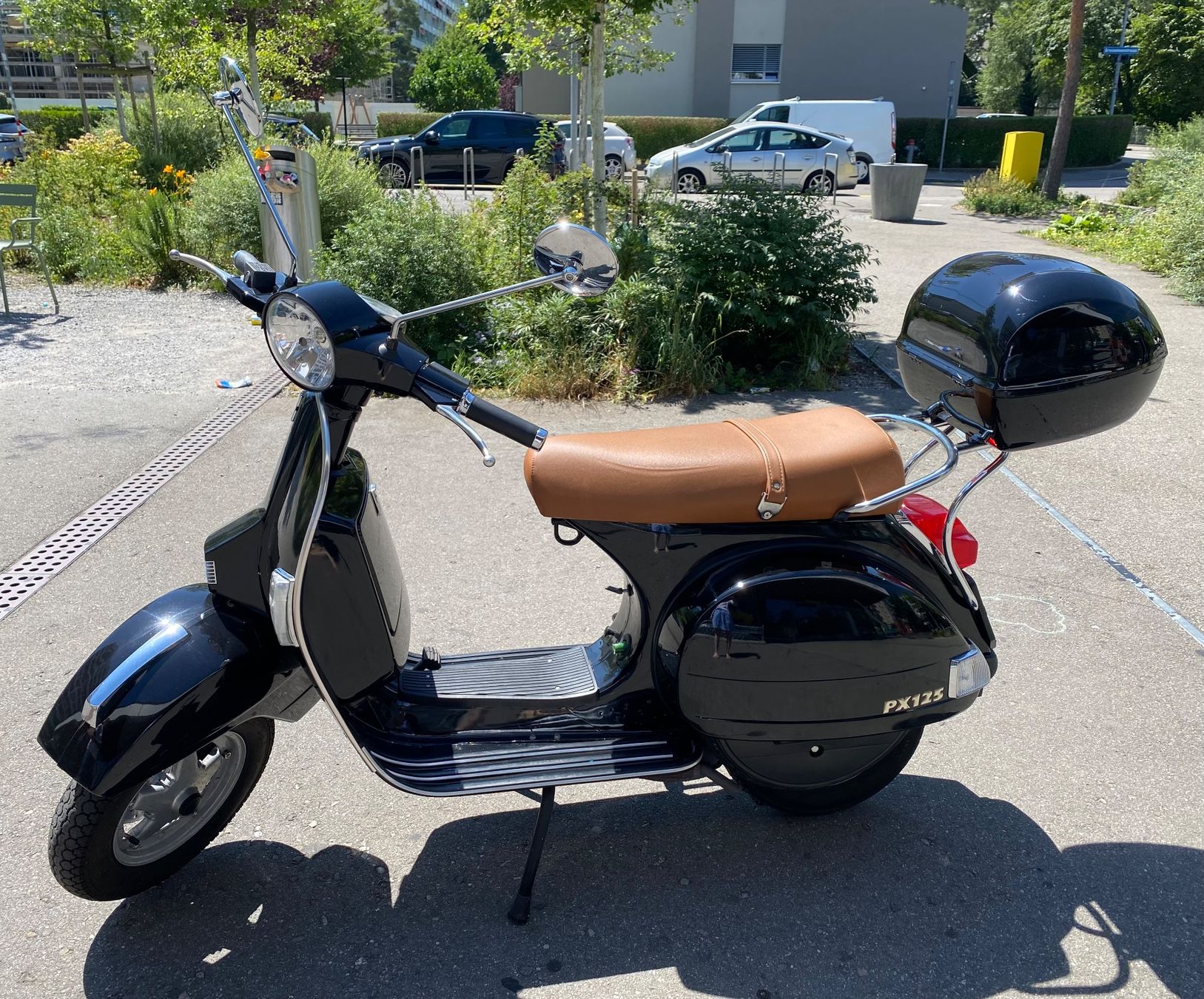 Piaggio Strada: Piaggio Vespa PX 125 E Disc, schwarz, Jg. 2004 – Usato da Dübendorf venduto da Li-sell