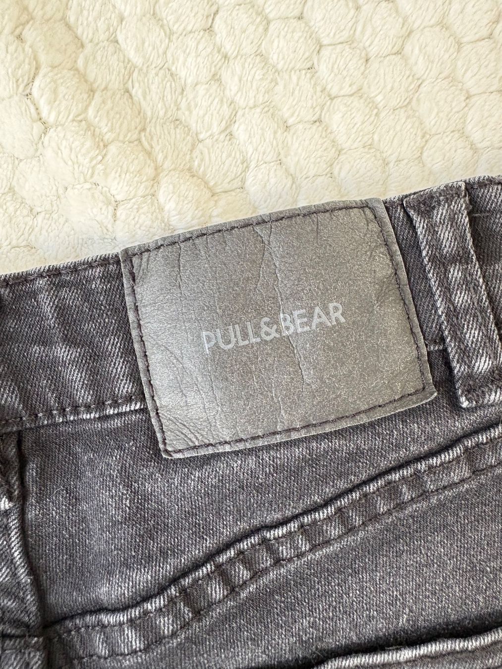 Pull&Bear Hosen: shorts gris foncé Pull&Bear – Gebraucht aus Sorens von ma.stlz 2