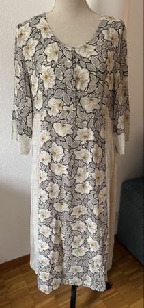 Robe NILE, taille L, motif floral, style bohème chic.