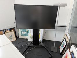LG Präsentationsdisplay / höhenverstellbar