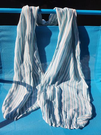 leichter Sommerschal, gestreift