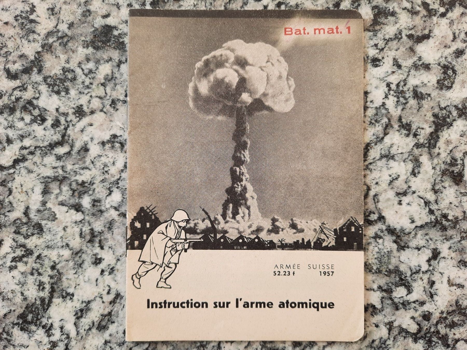 Libri: Instruction sur l'arme atomique – Usato da Ruswil venduto da Sammlergeist