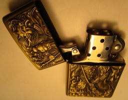 ALTES ANTIKES CHINESISCHES BENZIN FEUERZEUG,--5.5 x 4 CM