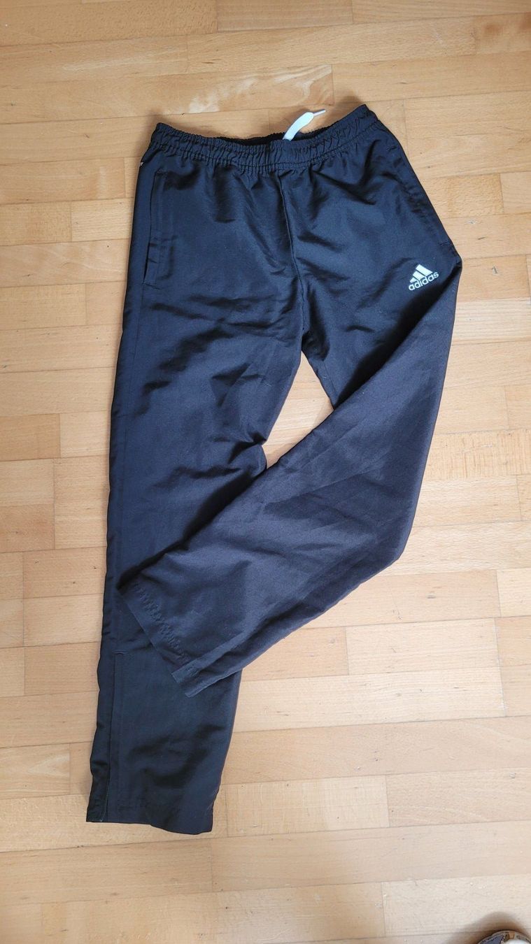 Adidas Hosen: Trainerhose – Gebraucht aus Oberbüren von ras_7lf2