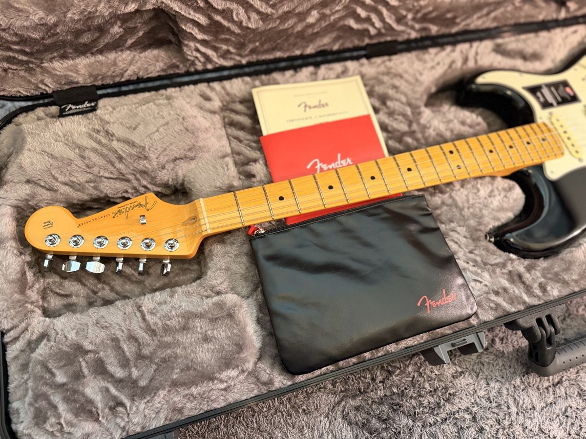 Fender Strumenti musicali: Fender American Pro II Strat Black – Nuovo (secondo la descrizione) da Winterthur venduto da R2D_Y7C 4
