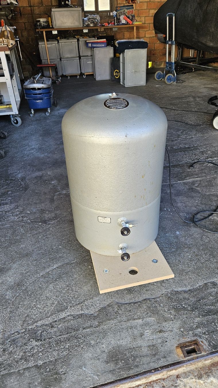 Compressori: Vintage Kompressor S.S.White No.2 Zahnarztkompressor Airbrus – Usato da Stettlen venduto da commo-ma