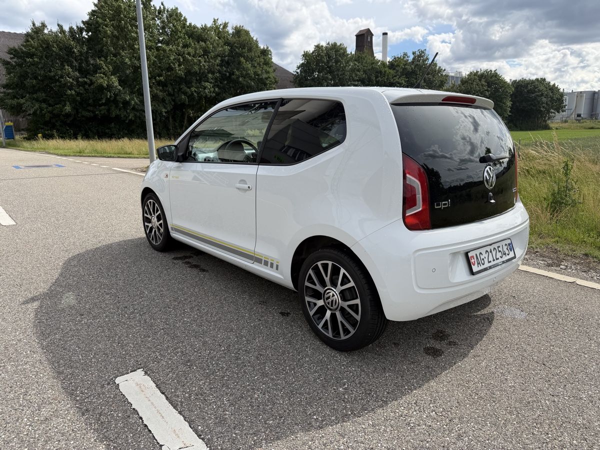 VW Autos: Vw Up Strret - Unfall – D'occasion à Eiken par hipopo 1