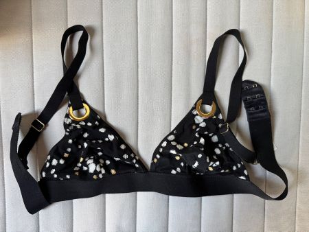 Schwarzes Triangel-Bikini mit Muster