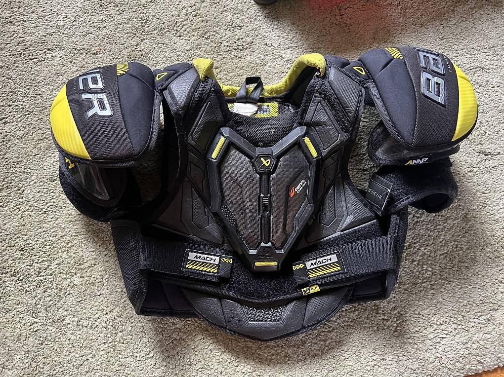Protections: Bauer MACH shoulder pad JR M – D'occasion à Sigirino par mag_96wh