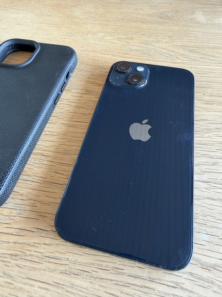 Apple Handys / Smartphones: iPhone 13, 128 GB mit Hülle und Kopfhörer  – Gebraucht aus Richterswil von Noelle80 1