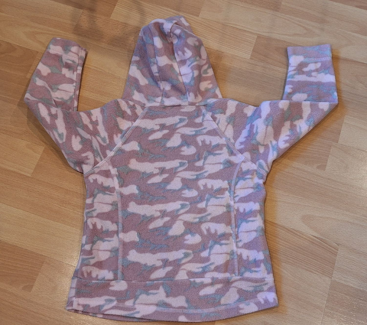 Pullover & Sweatshirts: Fleece Kapuzenpullover Grösse 110 – Gebraucht aus Oberägeri von run_cj6q 1