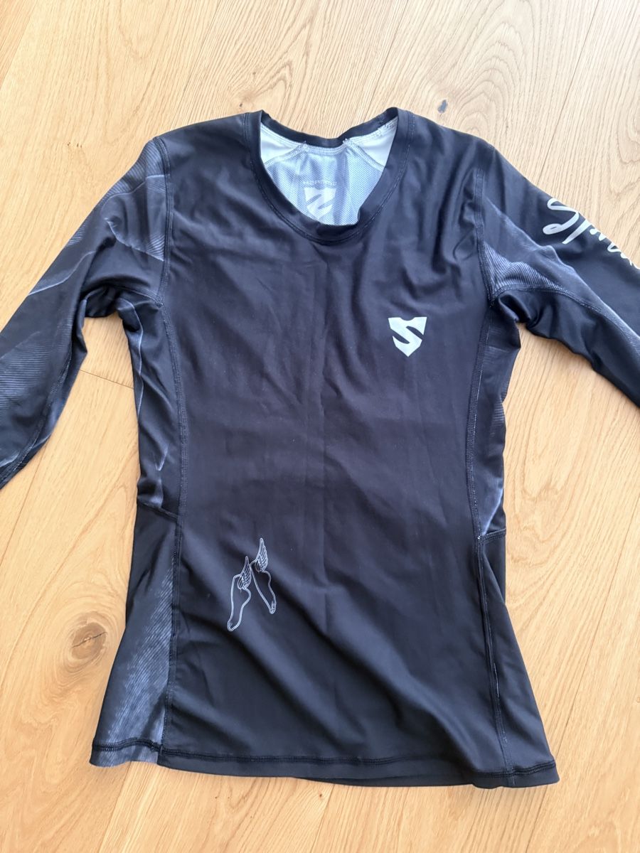 Top: 2 Smmash Compression Shirts -Size Small, long sleeves  – Usato da Altendorf venduto da Alovely