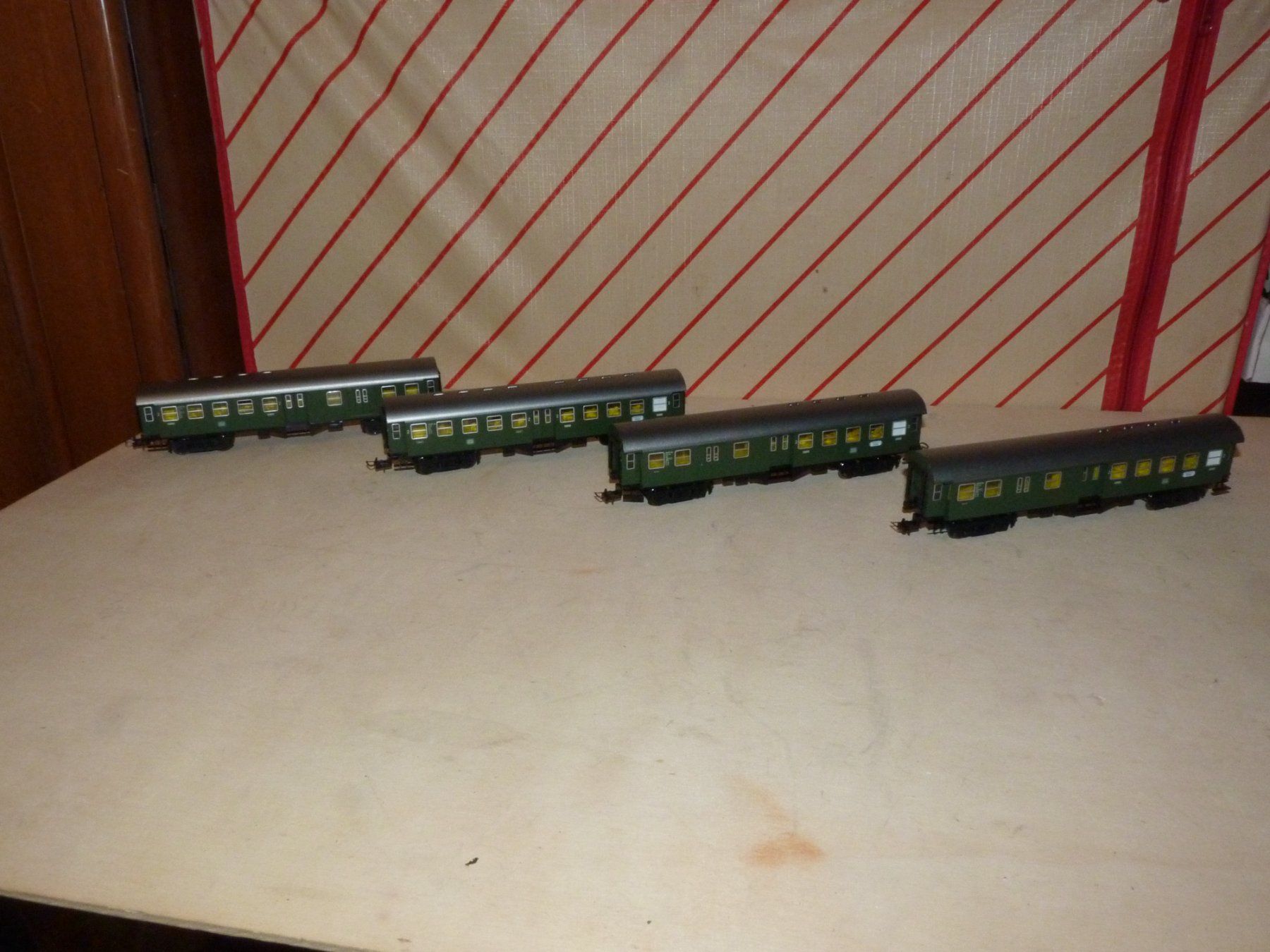 Trix Modelleisenbahnen: Personenzug der DB Trix Spur H0 – Gebraucht aus Rudolfstetten von Rrst1968