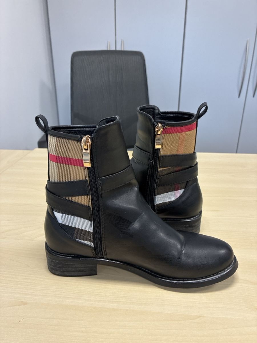 Scarpe da donna: Boots, Gr. 37 Schwarz – Usato da Steckborn venduto da AleksandraL 1
