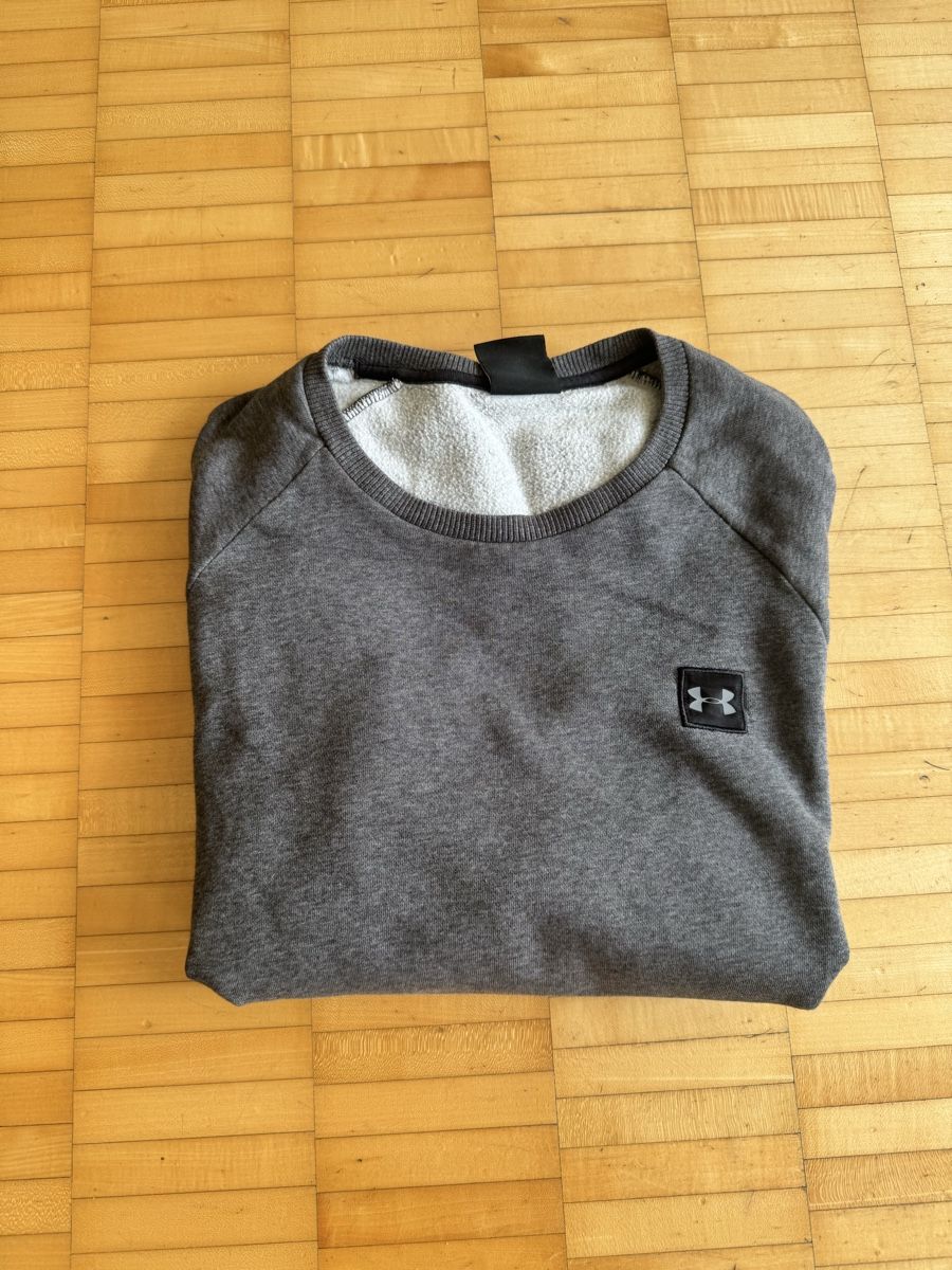 Pulls & Sweat-shirts: Under Armour Pullover Grey Size M – D'occasion à Zürich par nicola.witzig