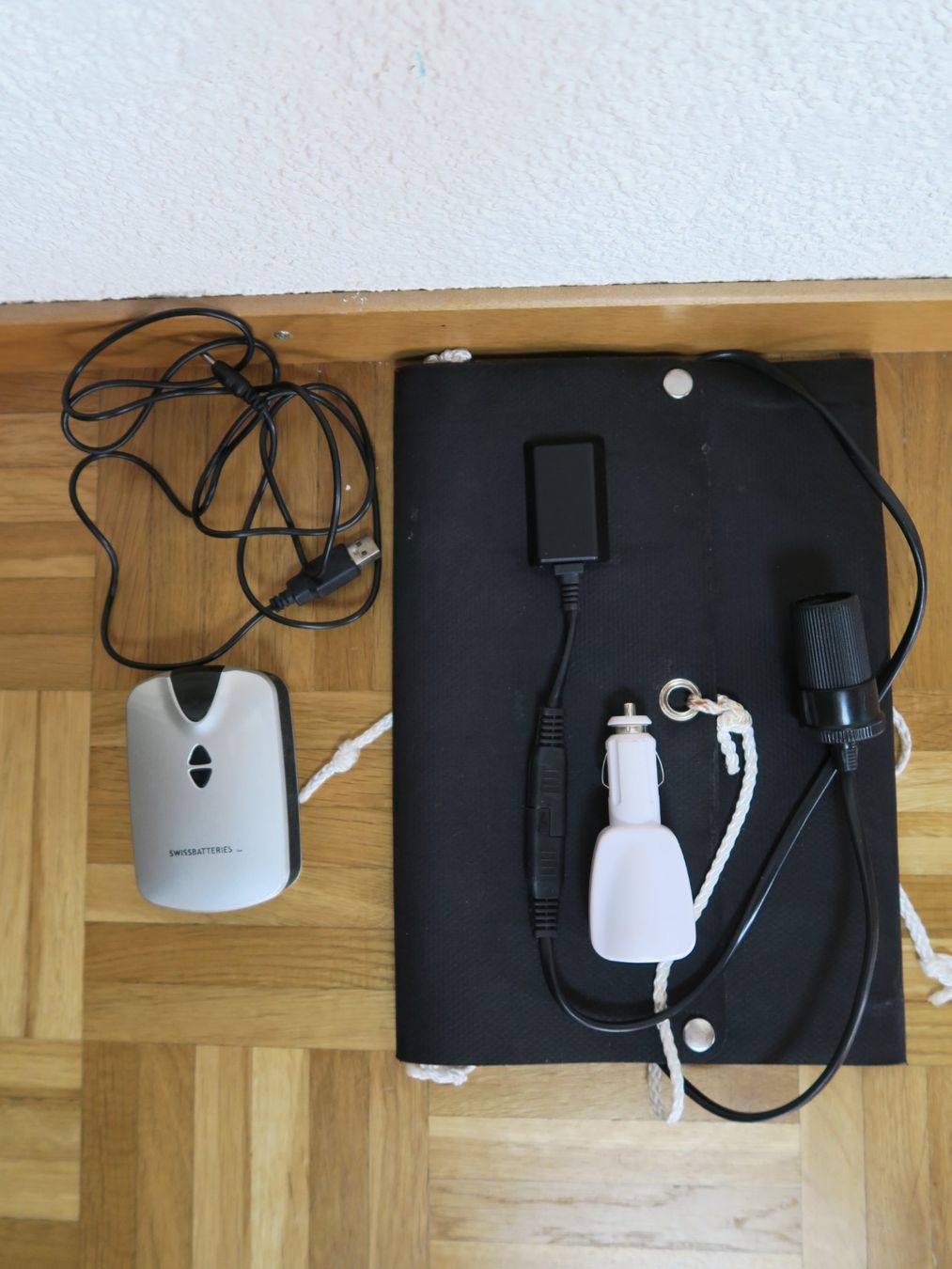 Dispositivi a energia solare: SIS Tech Solar-Panel - vollfunktionsfähig! – Usato da Siebnen venduto da MarenSchweiz 1