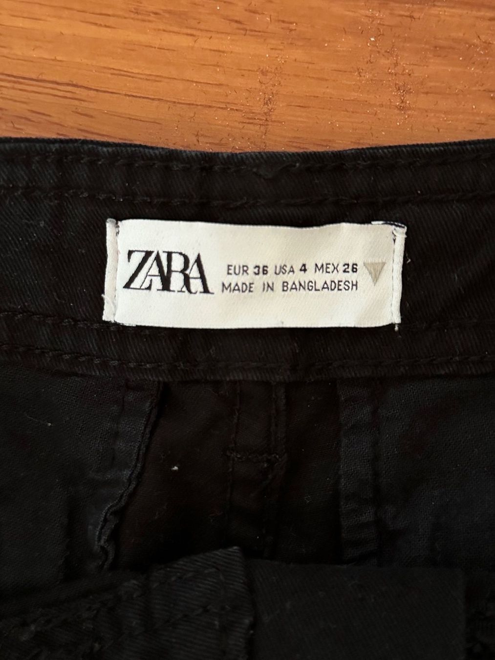 Zara Pantaloni: Schwarze Cargohose Zara Herbst Style – Usato da Schlieren venduto da car_2bwb 3