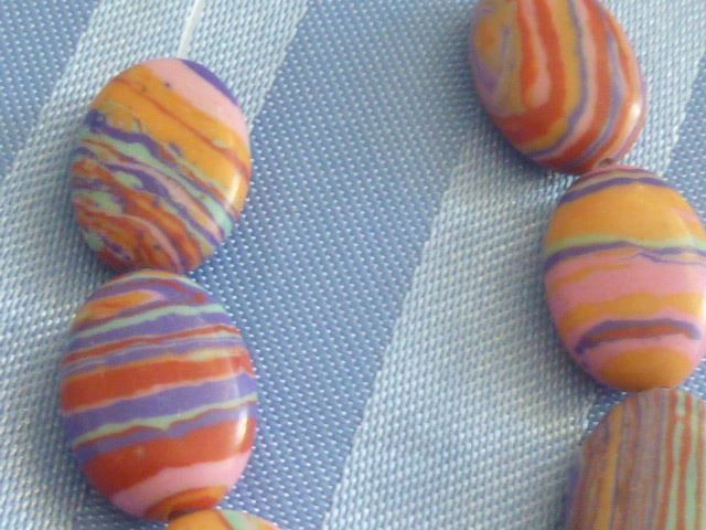 Perle (finte): 7 bunte Perlen in Regenbogenfarben – Nuovo e nell'imballaggio originale da Hinwil venduto da Glasperlen 2