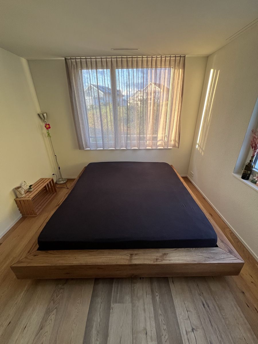 Letti: Balkenbett Holzbett 180x200 – Usato da Küssnacht am Rigi venduto da Bluecorrado88