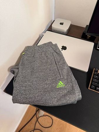 Adidas Sporthose Größe L  Sportlich. Stylisch