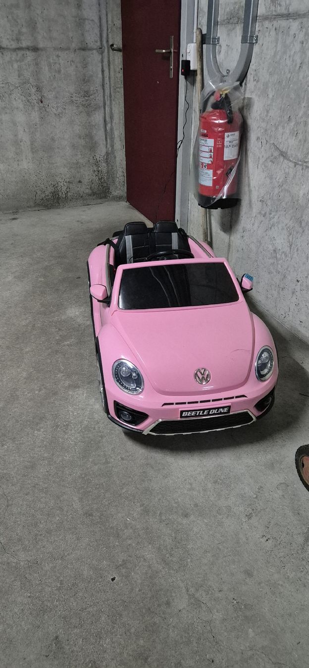 Fahrzeuge für Kinder: Kinder Elektroauto VW Beetle Actionbikes pink – Gebraucht aus Hofstetten SO von IgorMarijak