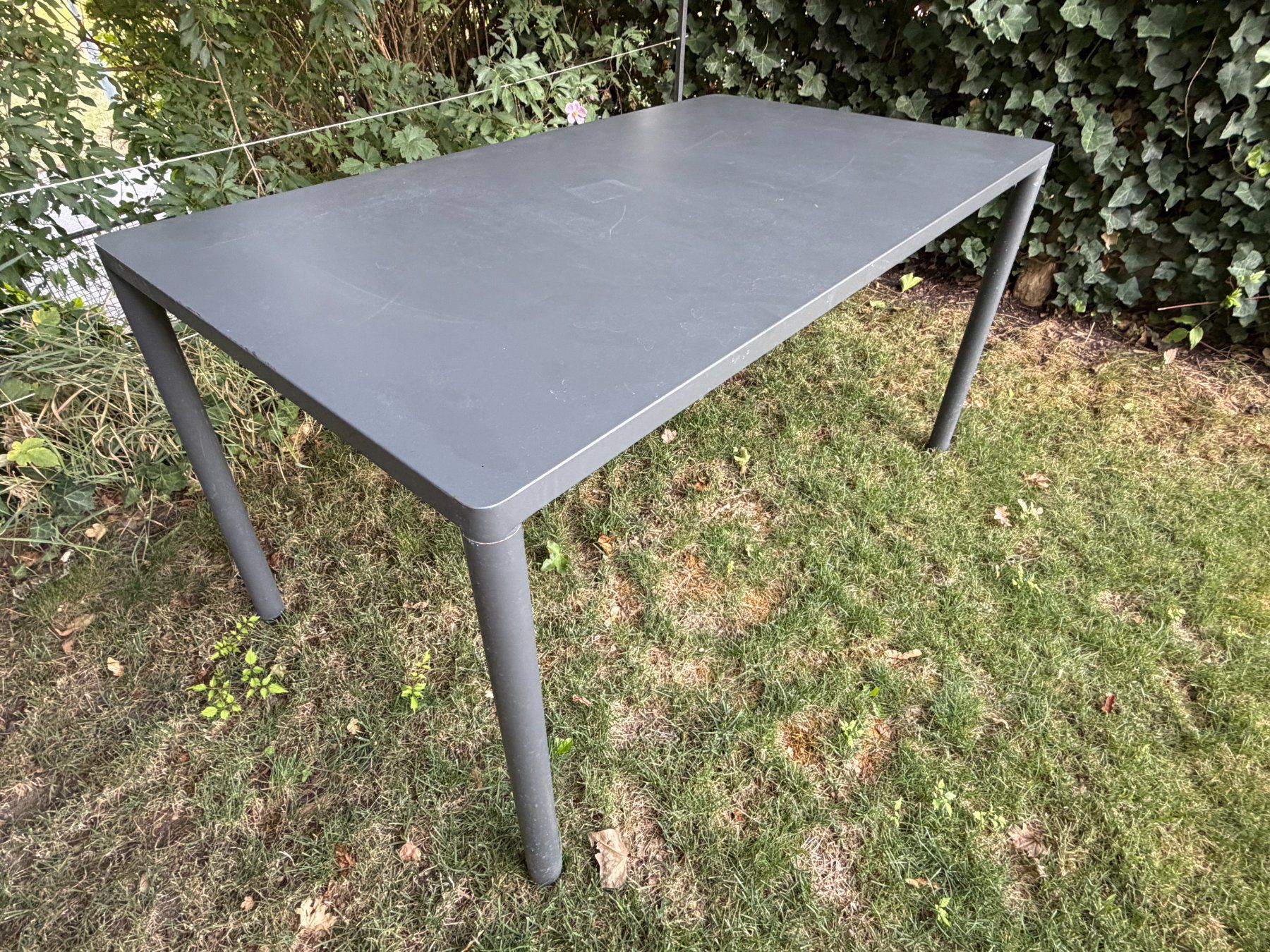 Giardimo Tische: Giardimo LAB String Gartentisch 140 × 80 cm, Stahl anthrazit – Gebraucht aus Uster von Fichter1 3