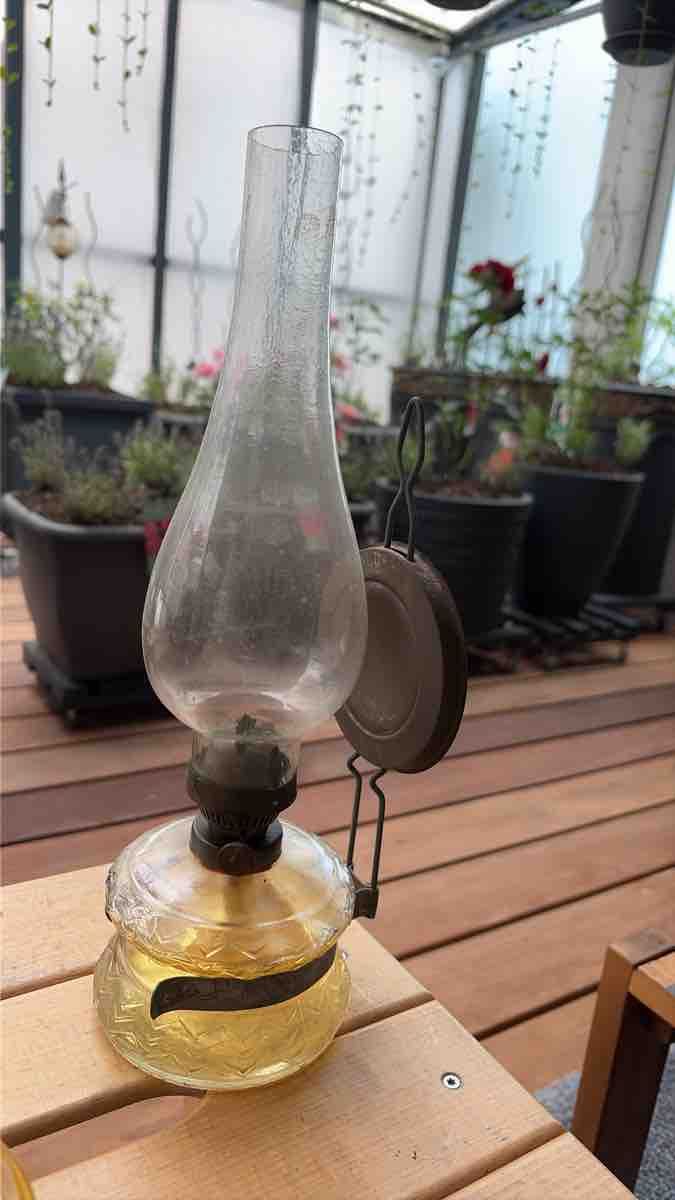 Lampes: Petroleumlampe Glas Messing gebraucht – D'occasion à Herisau par Camelia01