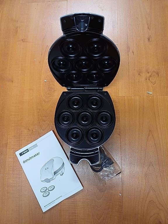 Tchibo Elettrodomestici da cucina: TCM Tchibo Donut Maker/ Doughnut Maker, neuwertig,600 Wat... – Usato da Dübendorf venduto da steff701 2