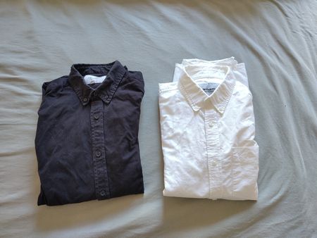 2 Carhartt Button-Down-Hemden (schwarz & weiss) Grösse M