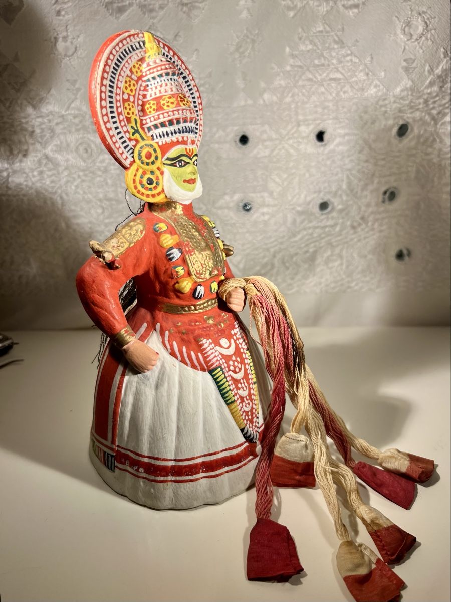 Statuette: Figurine Kathakali Vintage Unique Peinte  Main Inde – Usato da Genève venduto da DELIRBEADS 2