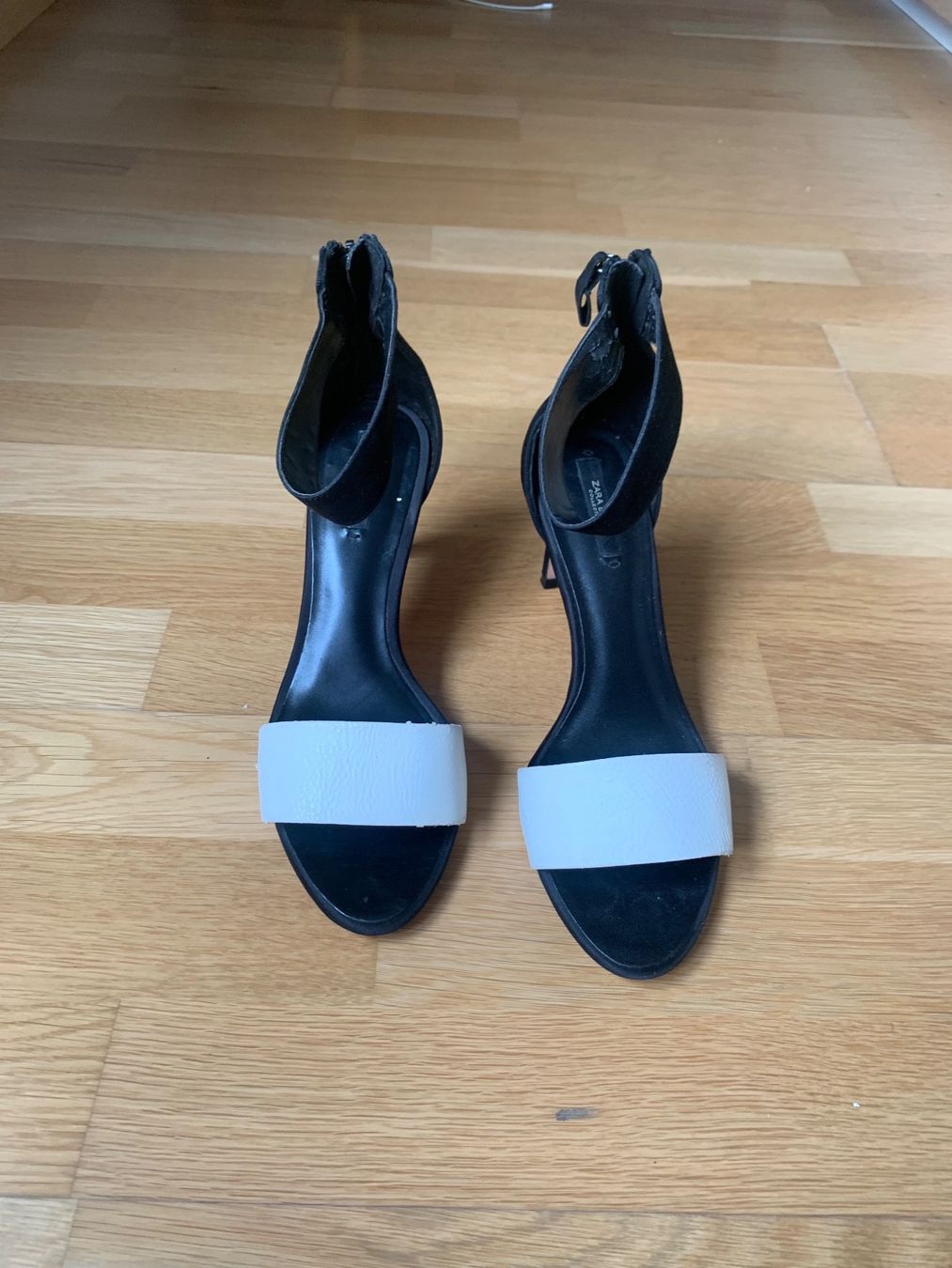 Zara Scarpe da donna: wunderschöne Sandaletten mit Absatz – Usato da Adliswil venduto da gai_yc9f