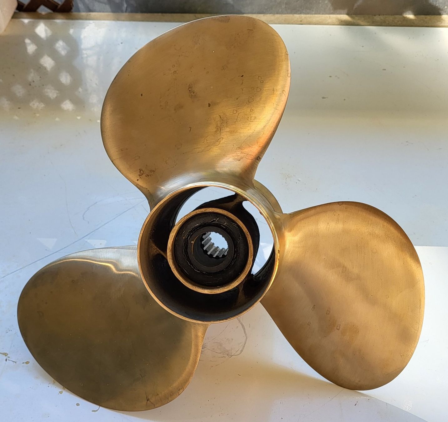 Boote: Hélice en Bronze – Gebraucht aus Villars-sur-Glâne von rifzari 1