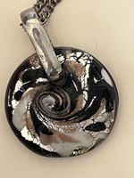Pendentif verre Murano noir argenté 3cm bon état