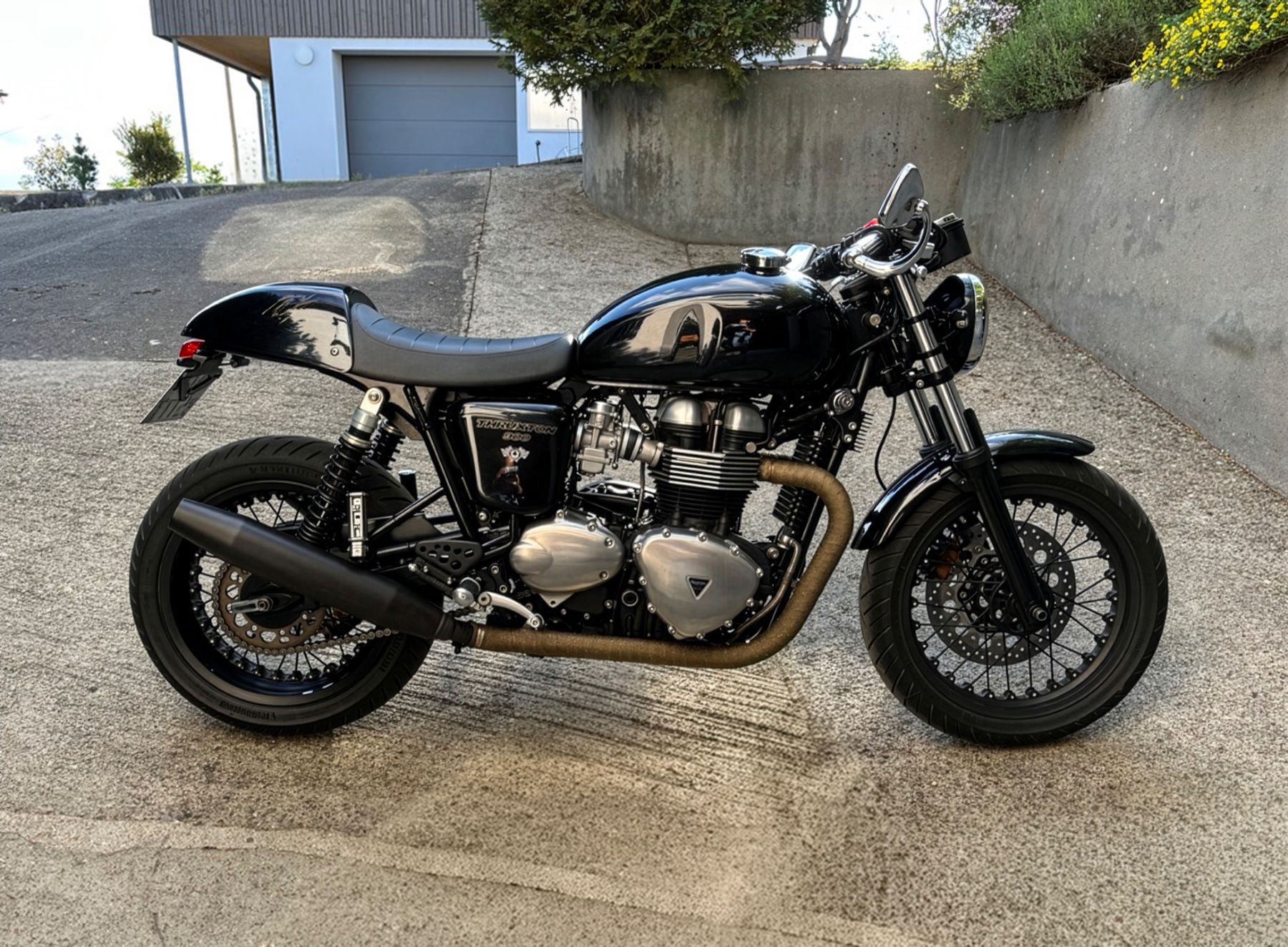 Triumph Strasse: TRIUMPH Thruxton 900 - Custom luftgekühlt – Gebraucht aus Auenstein von Stratosurfer 3