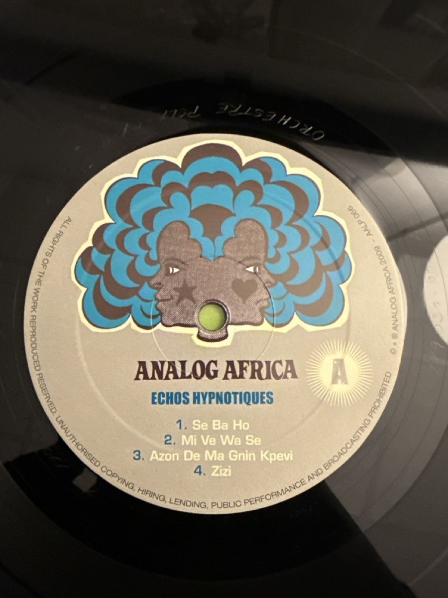 Dischi in vinile: Orchestre Poly Rythmo de Cotonou Vol.2 / Analog Africa – Usato da Delémont venduto da Studio_du_soleil 2