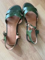 Neue Ledersandalen von Emilie Karston
