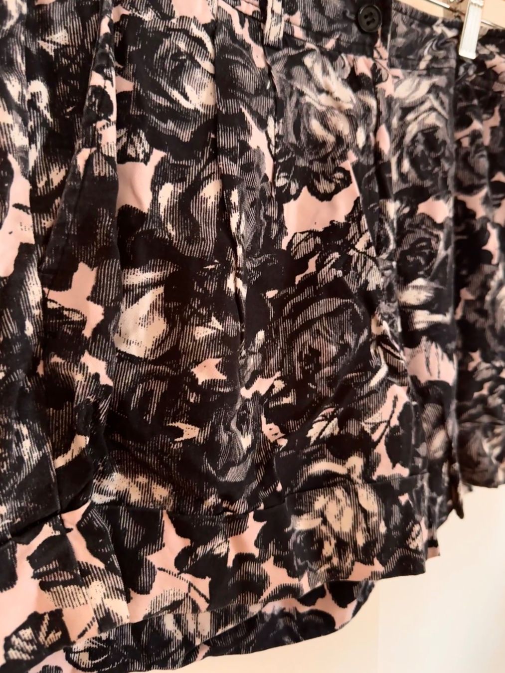 H&M Pantaloni: Kurze Blumen-Hose H&M 36 – Nuovo (secondo la descrizione) da Richterswil venduto da Manu55555 2