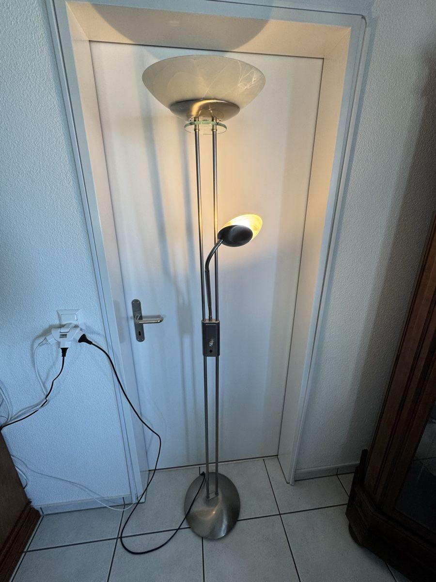 Lampen: Stehlampe " Licht regulierbar " – Gebraucht aus Meisterschwanden von Scania78