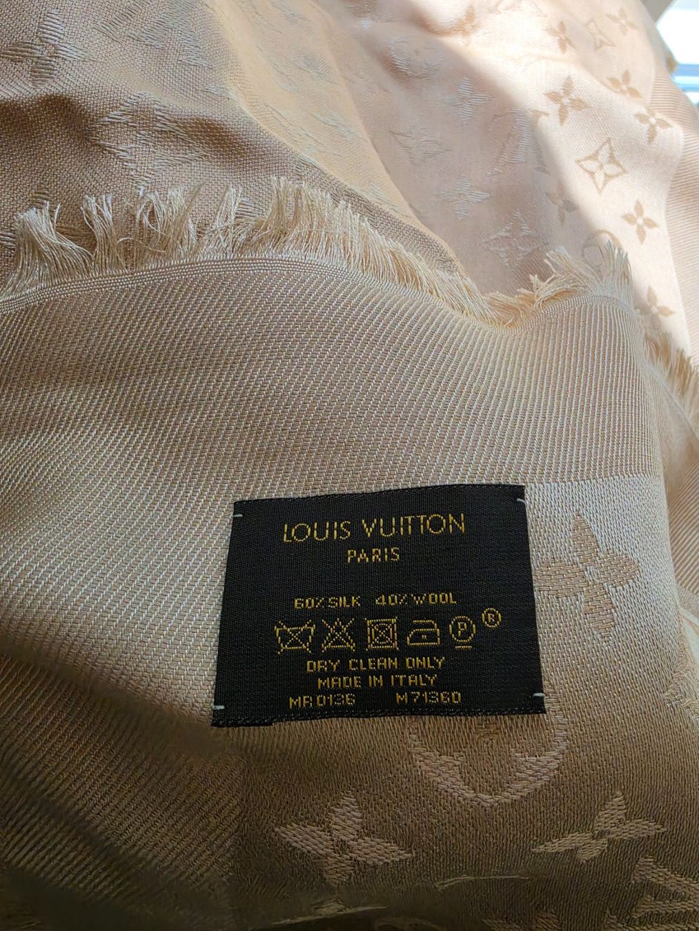 Foulard & Sciarpe: Louis Vuitton Classic Monogram Tuch / Schal – Nuovo (secondo la descrizione) da Allschwil venduto da Jadranka76 1