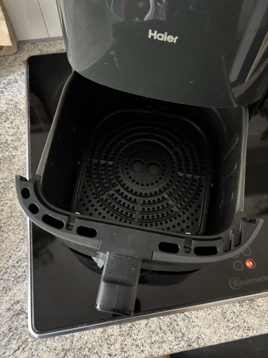 Elettrodomestici da cucina: Heissluftfritteuse Haier schwarz mit Touch Display gebraucht – Usato da Basel venduto da sam_9l6h 1