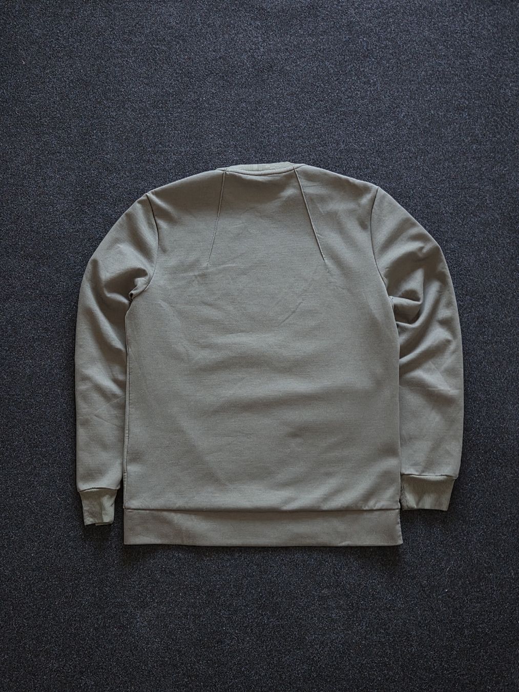 Maglioni & Felpe: Lyle & Scott Sweatshirt / Pullover Olivgrün mit Ärmel-Tape – Usato da Biel/Bienne venduto da casualculture.store 1
