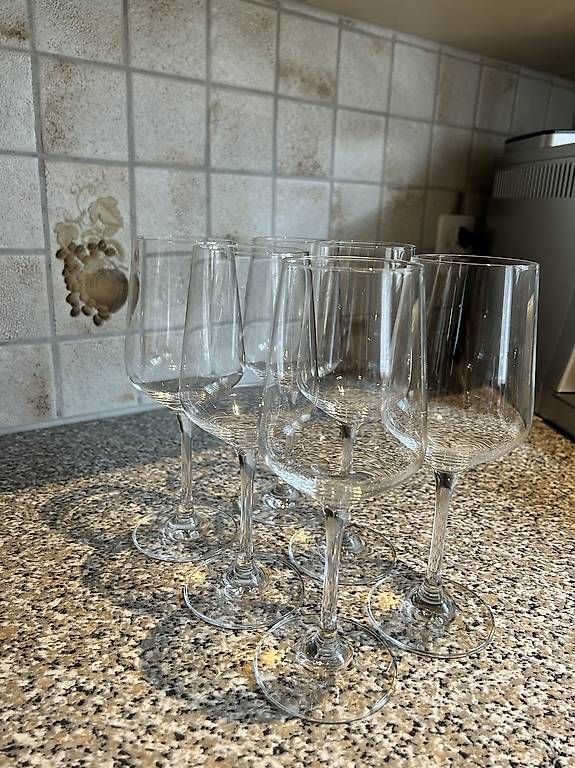 Verres: 6 Weingläser – D'occasion à Wolfenschiessen par ali_6dvv